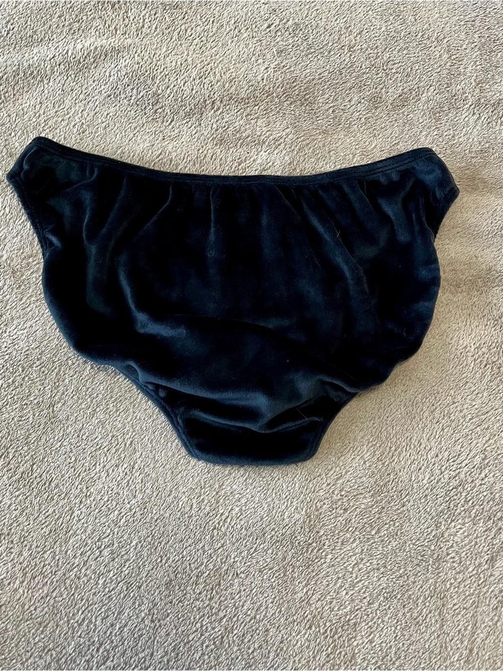 2xist Black Low-Rise Contour Sliq Brief, medium, soft velvet feel - Picture 4 of 6